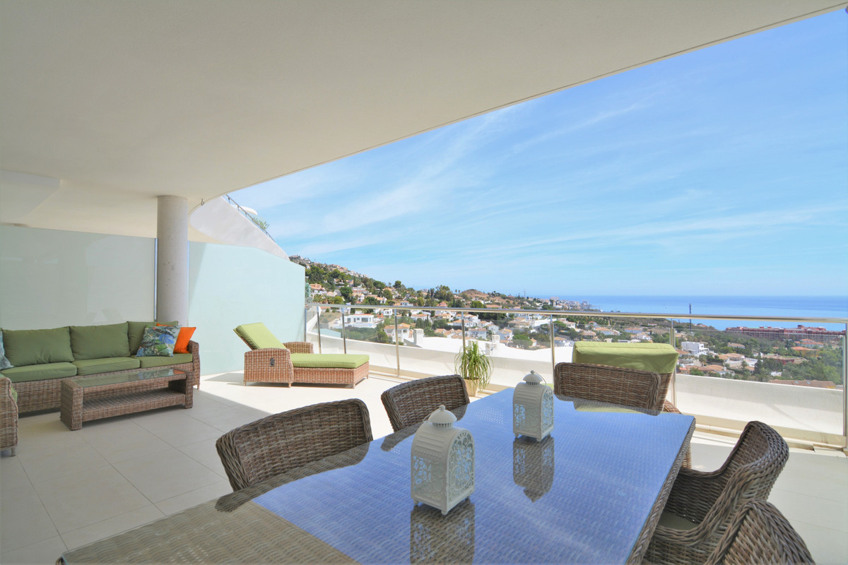 Qlistings - Villas with sea views in Estepona Property Thumbnail